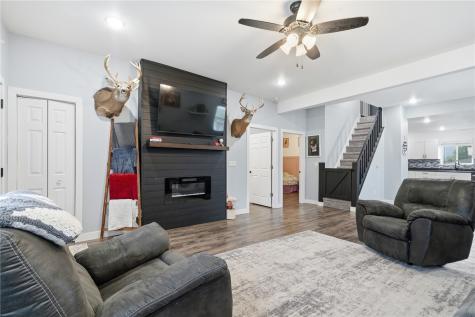 502 3rd Street Victor IA 52347