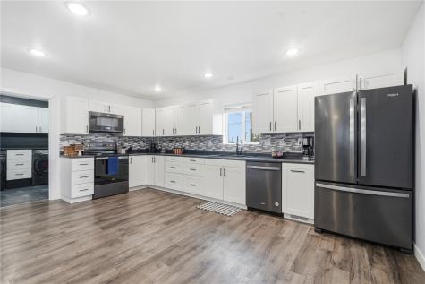 502 3rd Street Victor IA 52347