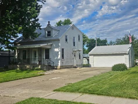 704 8th Avenue Belle Plaine IA 52208