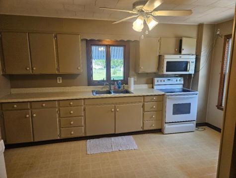704 8th Avenue Belle Plaine IA 52208