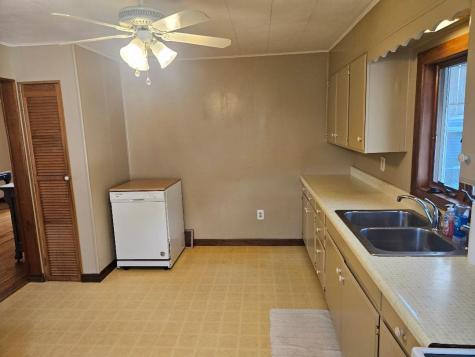 704 8th Avenue Belle Plaine IA 52208