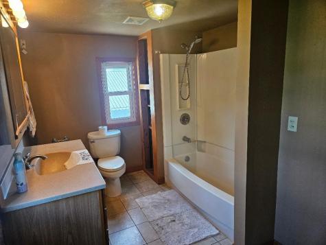 704 8th Avenue Belle Plaine IA 52208