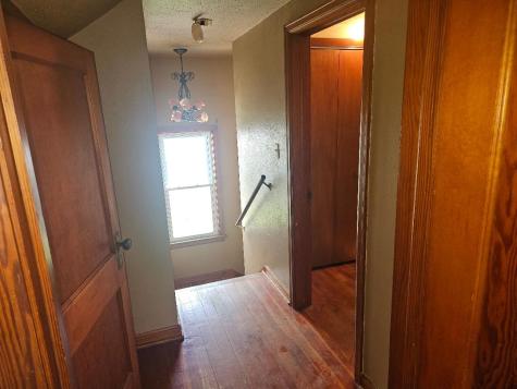 704 8th Avenue Belle Plaine IA 52208