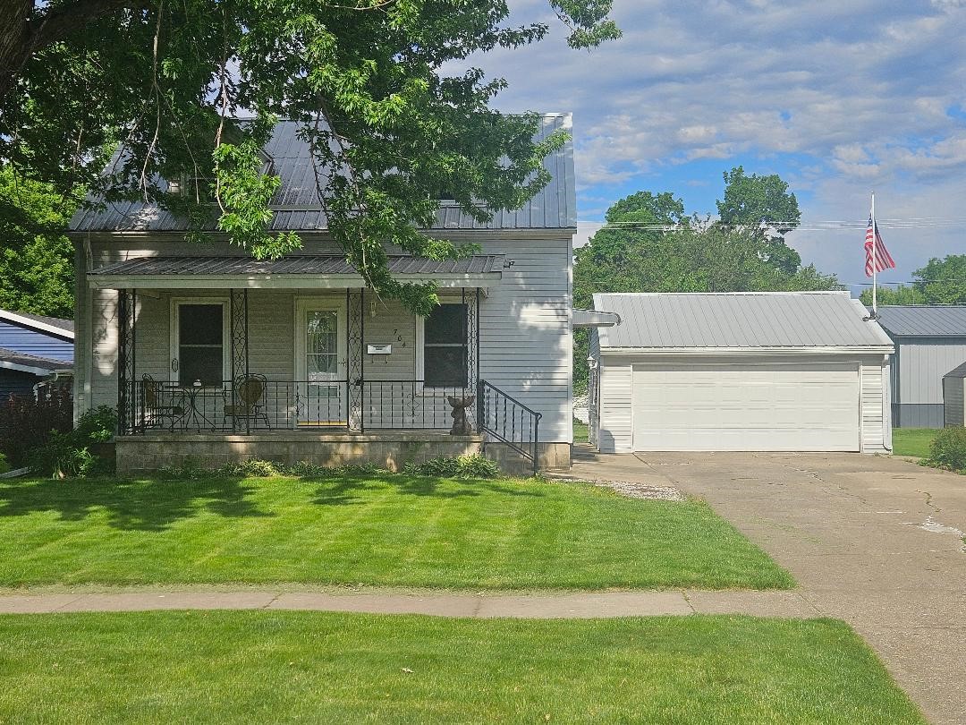 704 8th Avenue Belle Plaine IA 52208