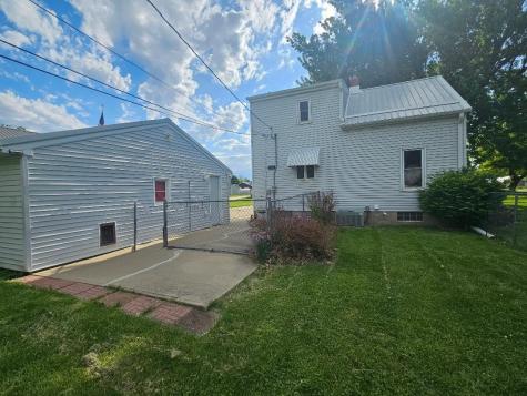 704 8th Avenue Belle Plaine IA 52208