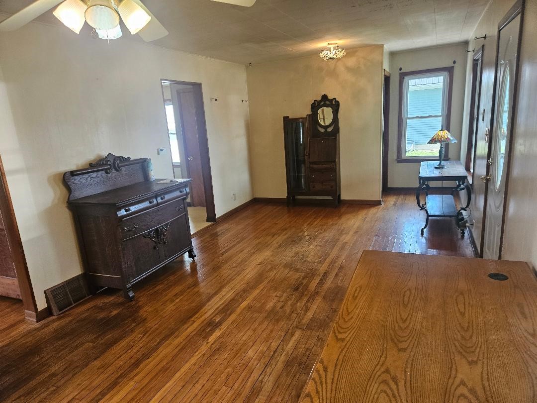 704 8th Avenue Belle Plaine IA 52208