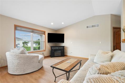 6408 Palmetto Circle SW Cedar Rapids IA 52405