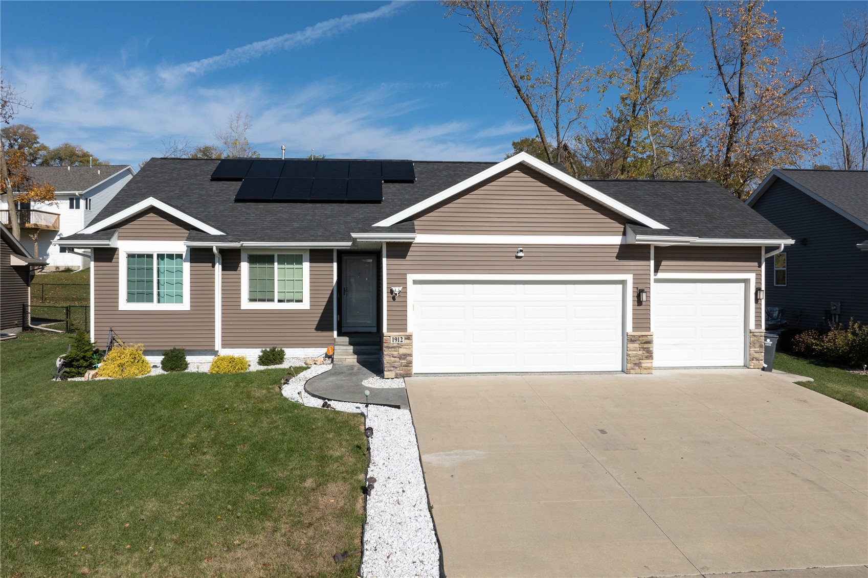 1912 Shady Grove Road SW Cedar Rapids IA 52404