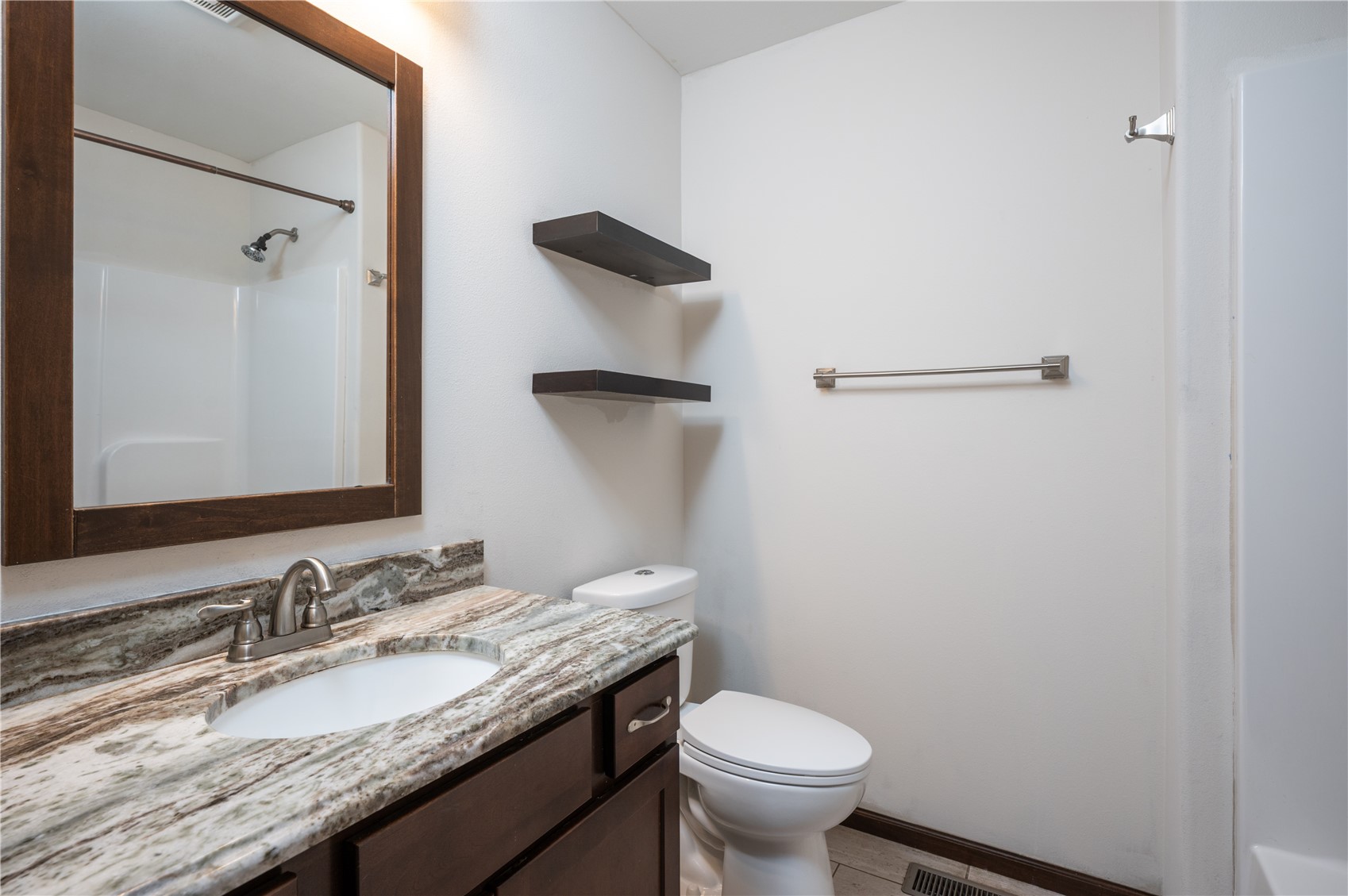 1912 Shady Grove Road SW Cedar Rapids IA 52404