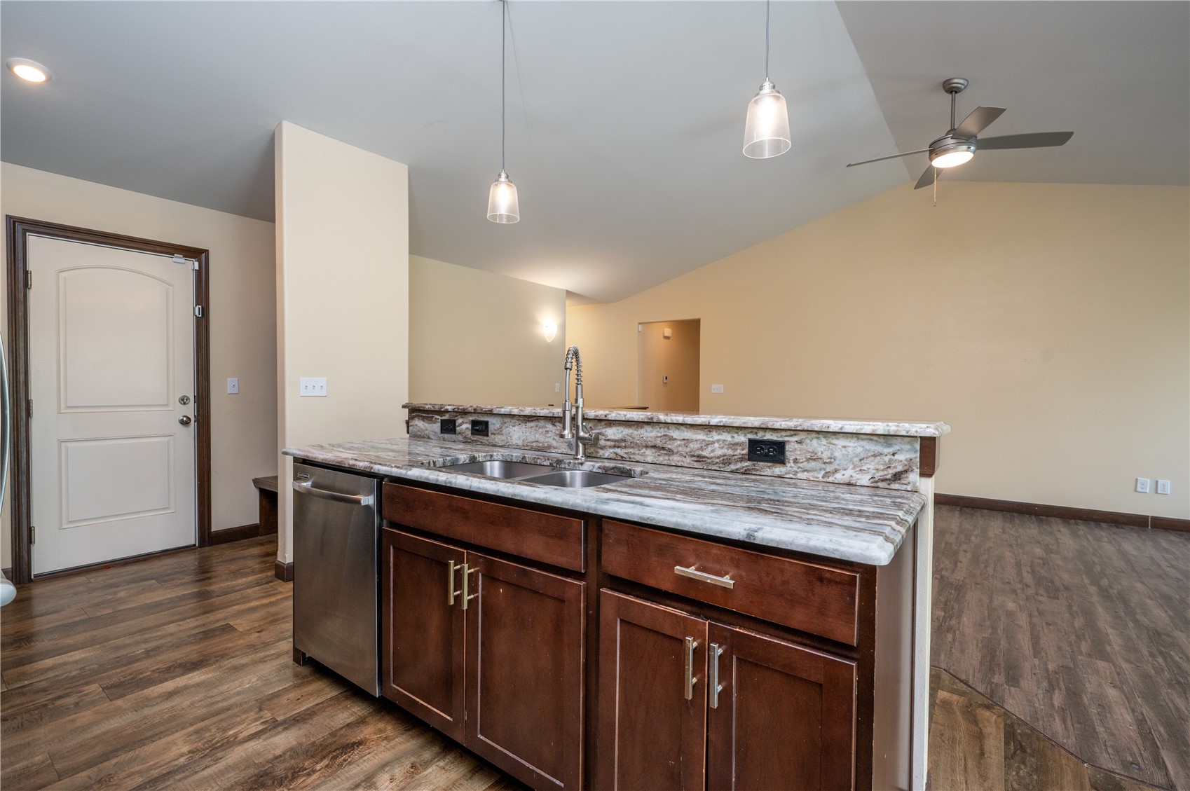 1912 Shady Grove Road SW Cedar Rapids IA 52404