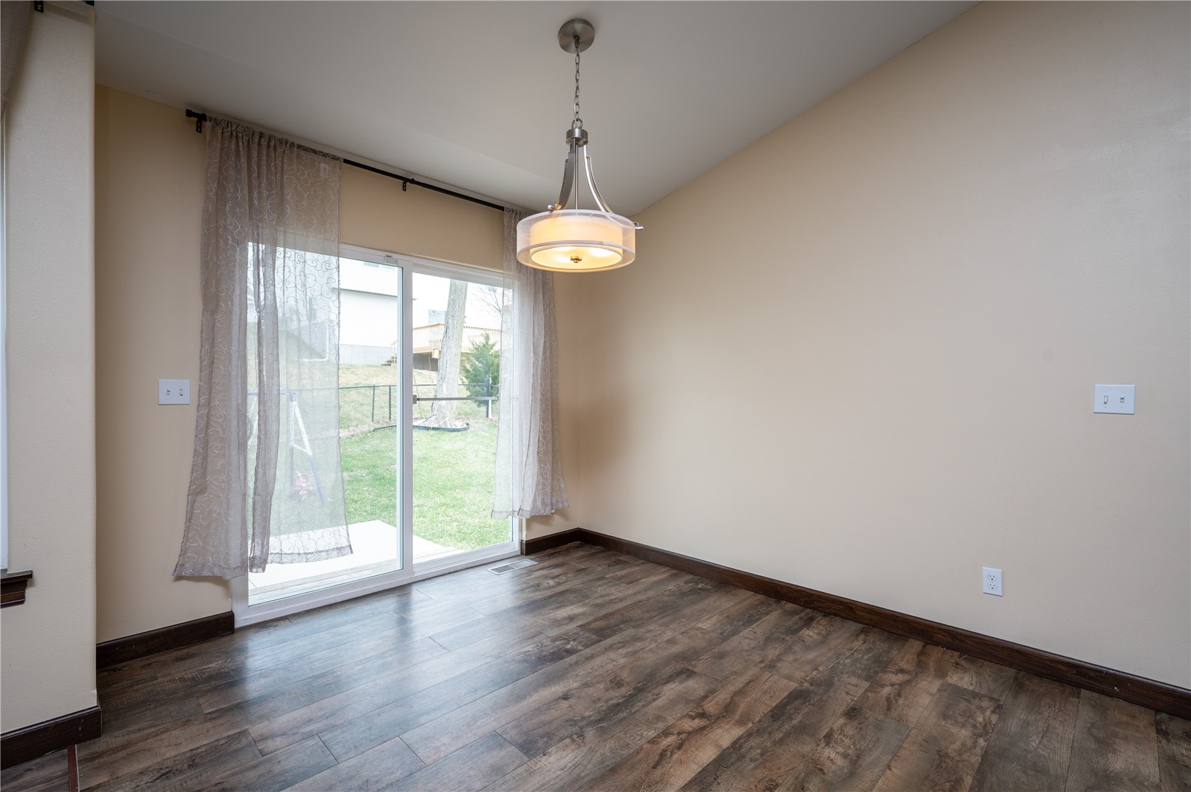 1912 Shady Grove Road SW Cedar Rapids IA 52404