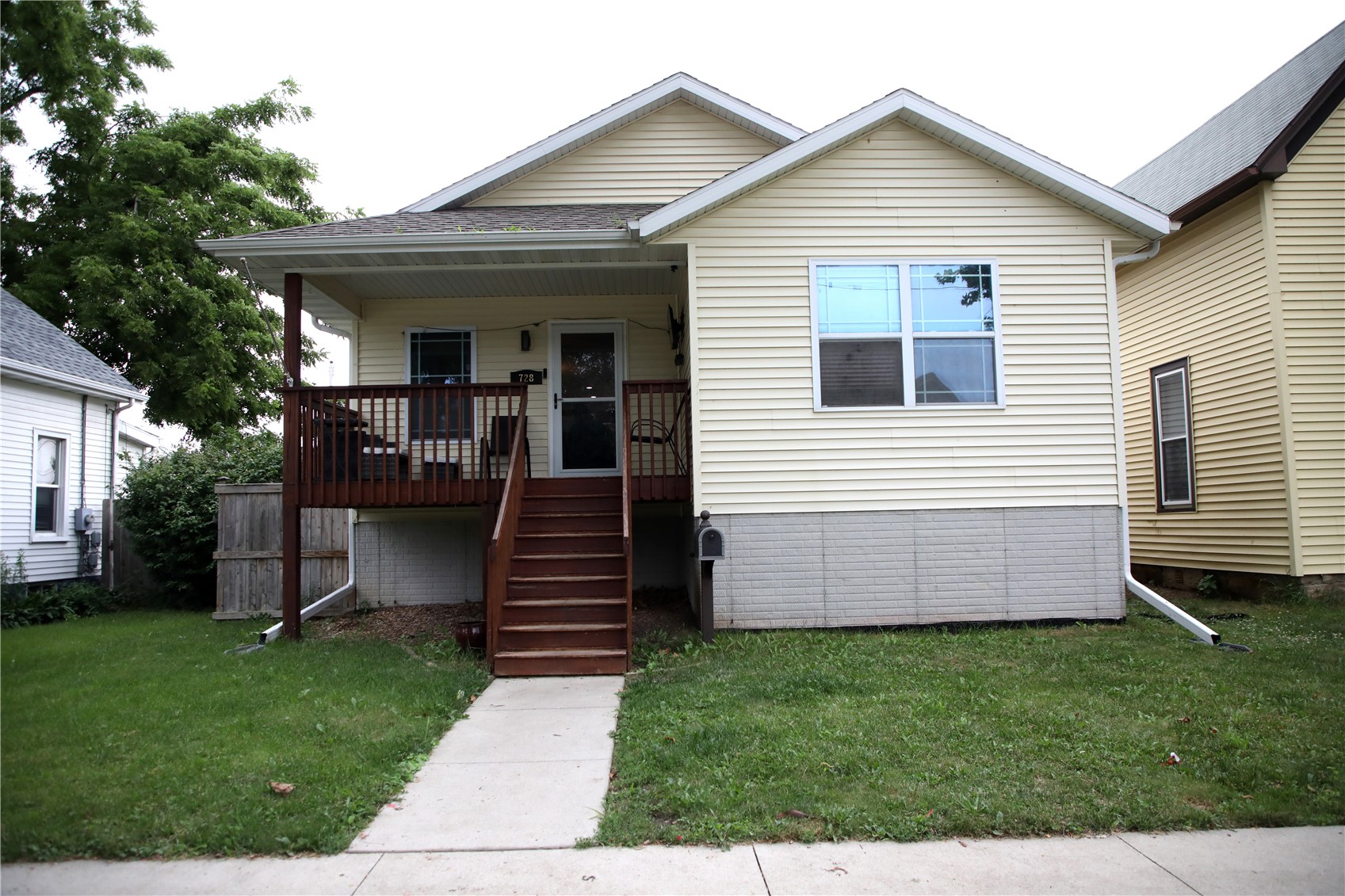 728 2nd Avenue SW Cedar Rapids IA 52404