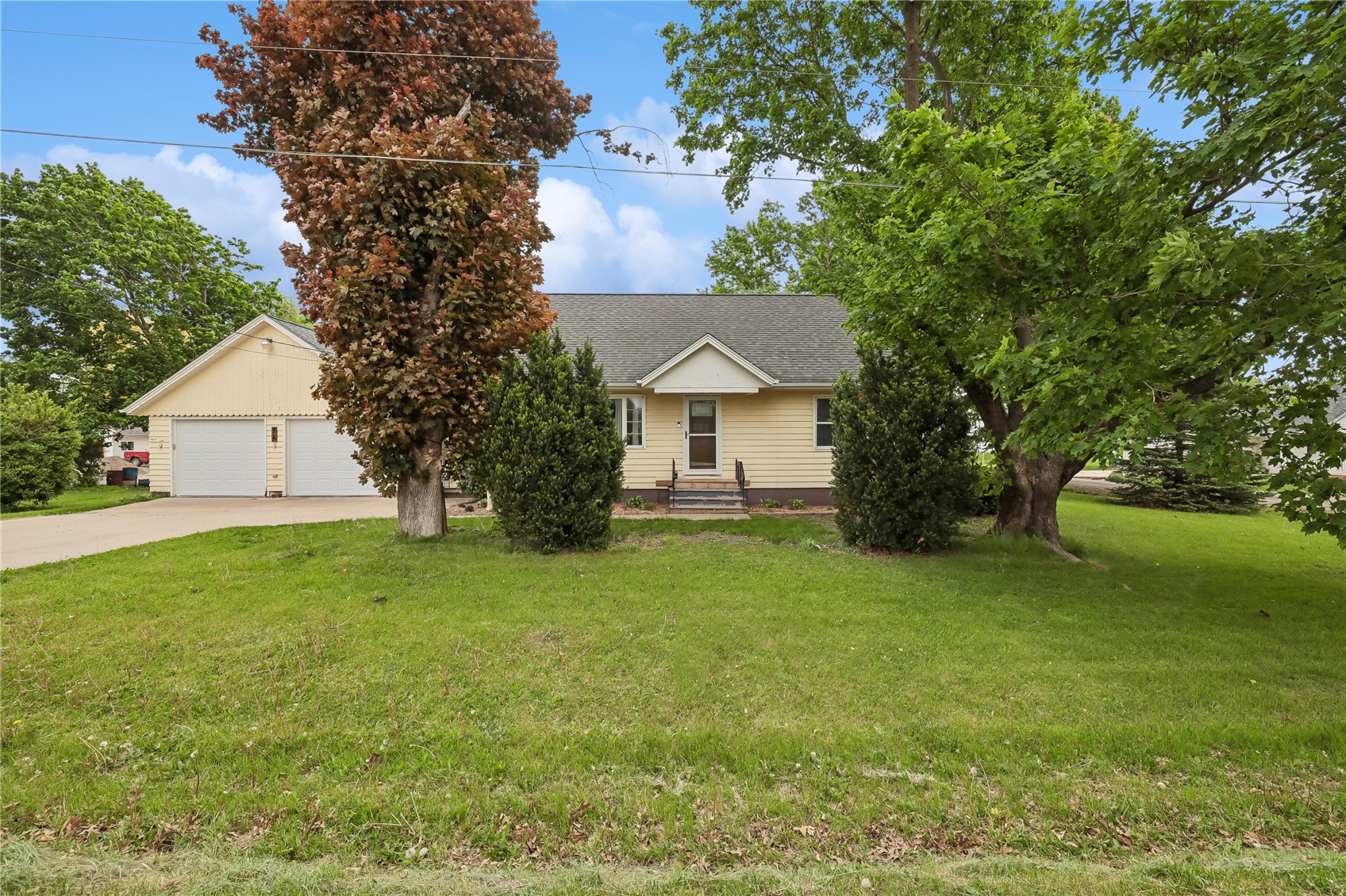 74 Essex Avenue SW Swisher IA 52338
