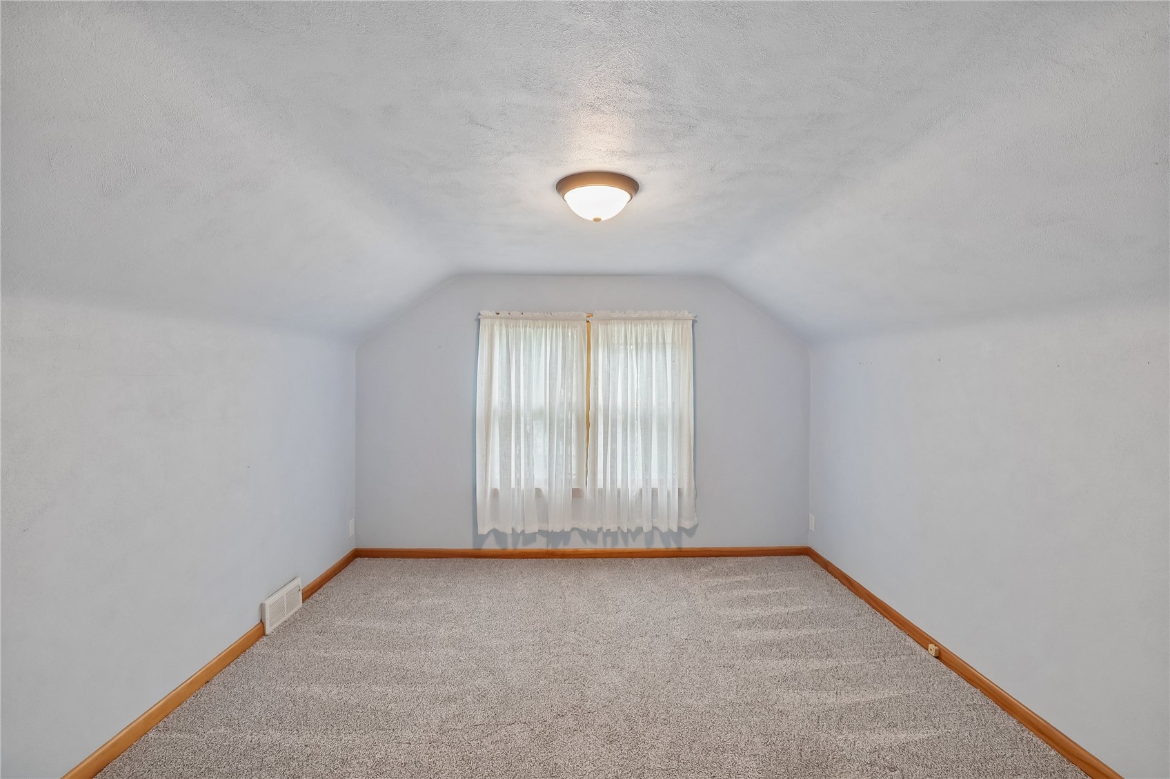 74 Essex Avenue SW Swisher IA 52338