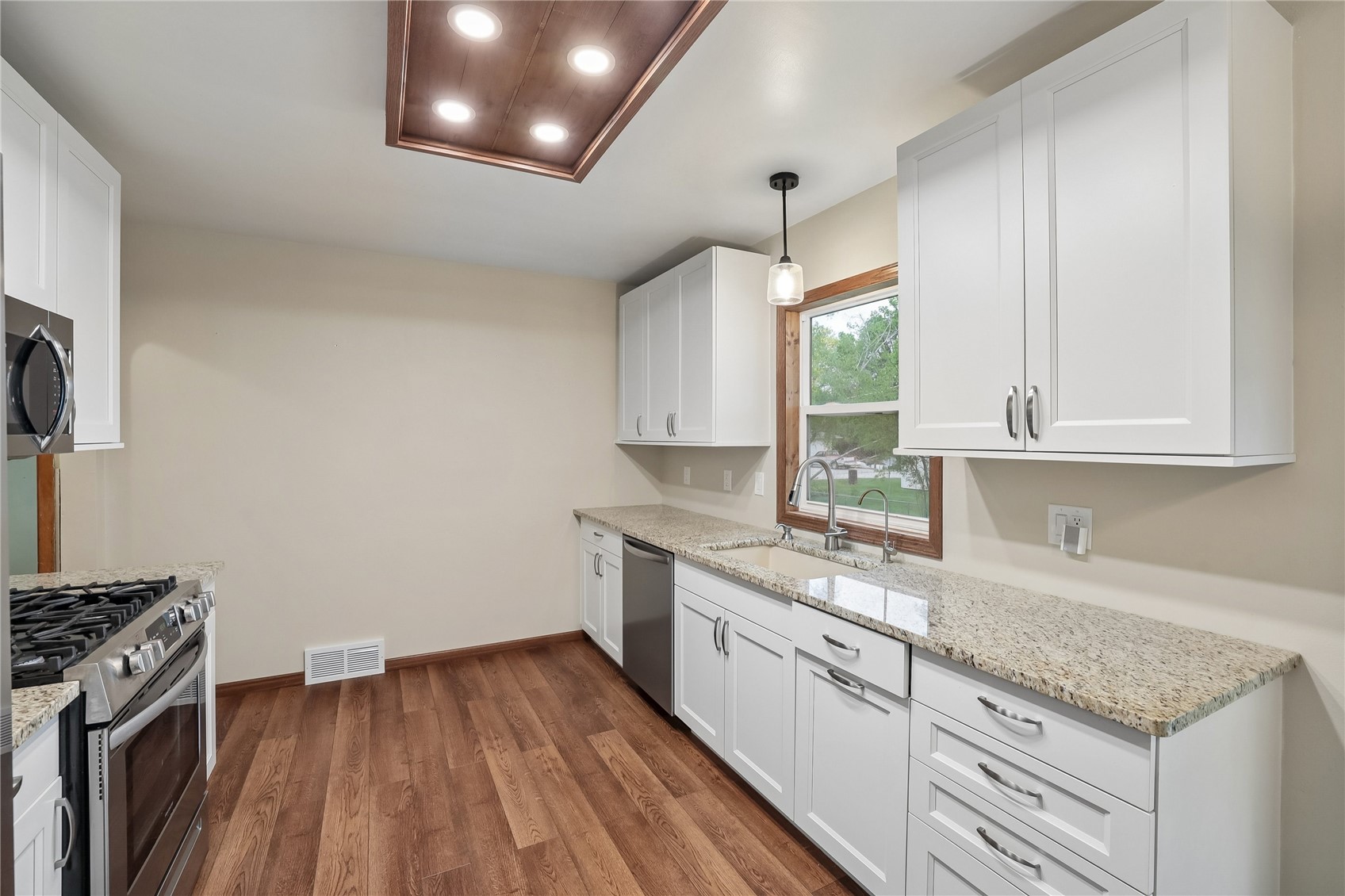 74 Essex Avenue SW Swisher IA 52338