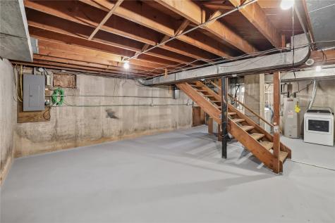 74 Essex Avenue SW Swisher IA 52338