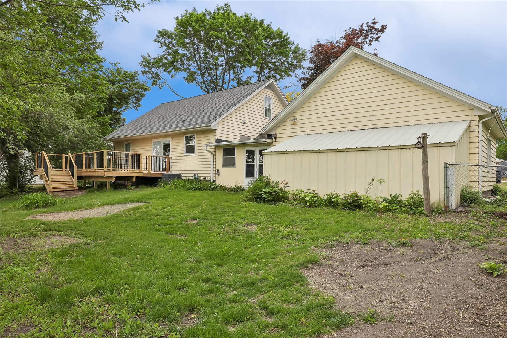 74 Essex Avenue SW Swisher IA 52338