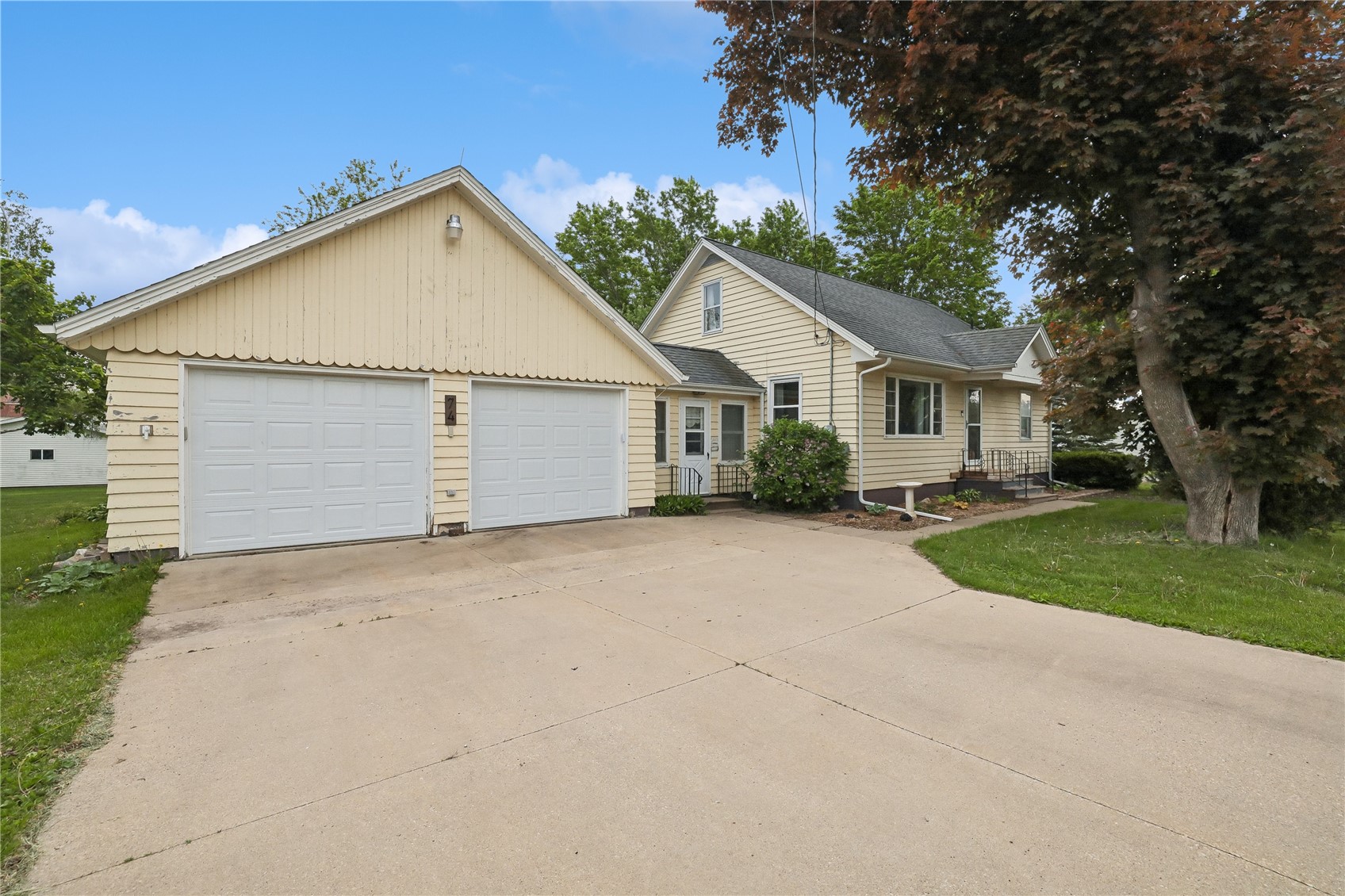74 Essex Avenue SW Swisher IA 52338