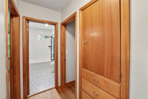 74 Essex Avenue SW Swisher IA 52338