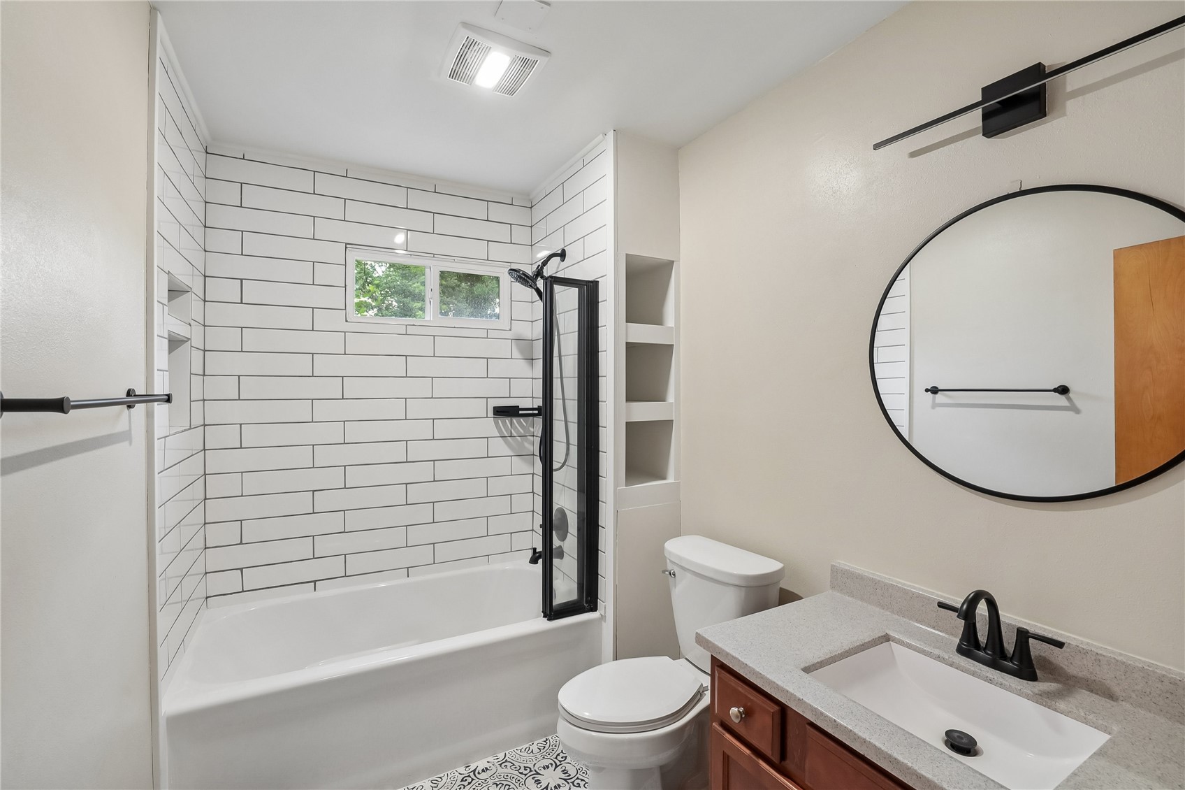 74 Essex Avenue SW Swisher IA 52338