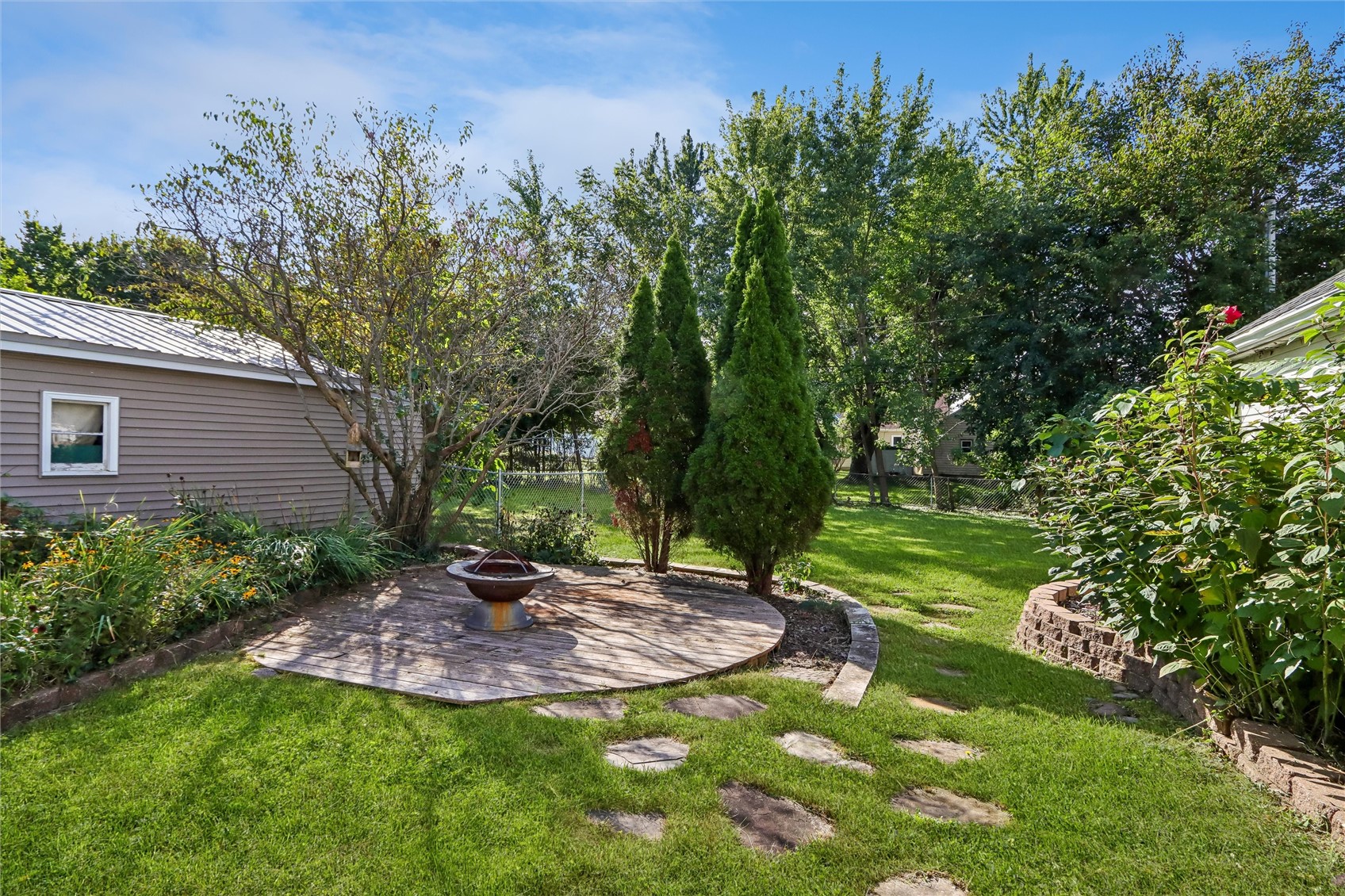 2911 Meadowbrook Drive SE Cedar Rapids IA 52403