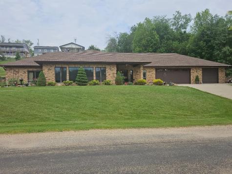 1326 Lakeshore Drive Brooklyn IA 52211