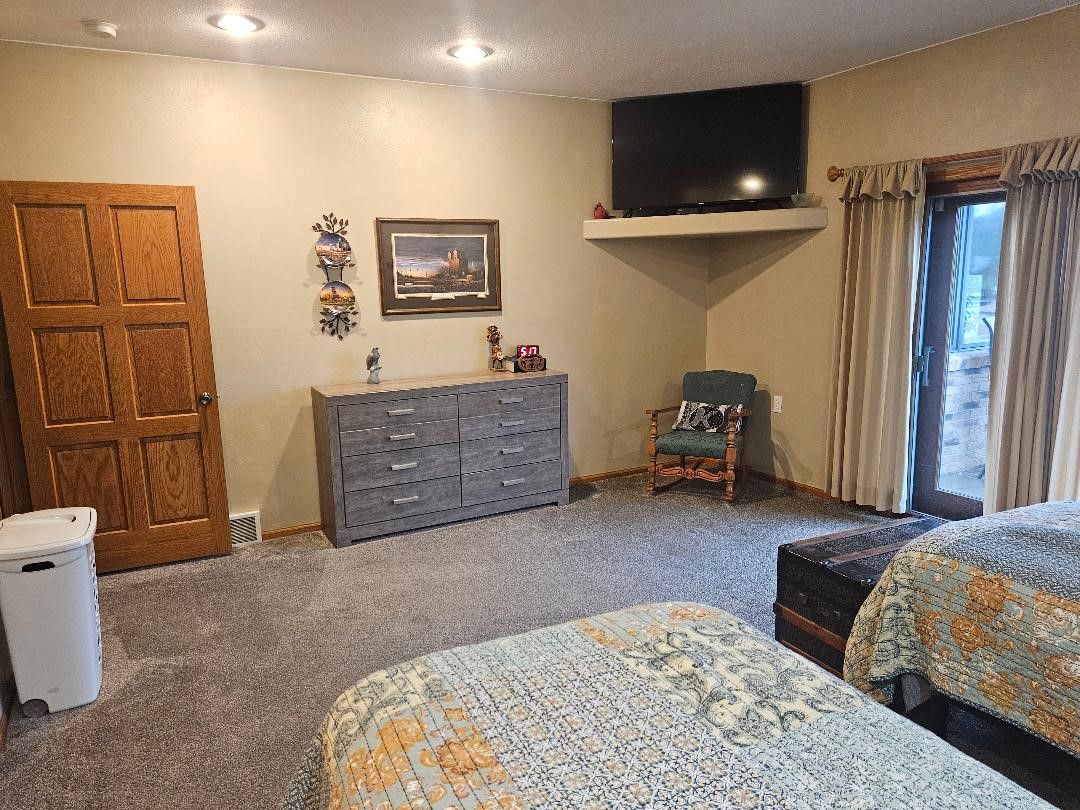 1326 Lakeshore Drive Brooklyn IA 52211