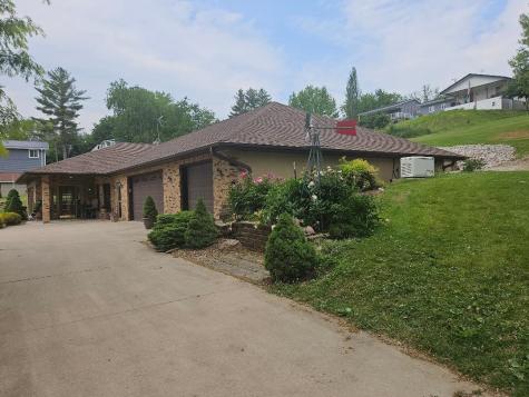 1326 Lakeshore Drive Brooklyn IA 52211