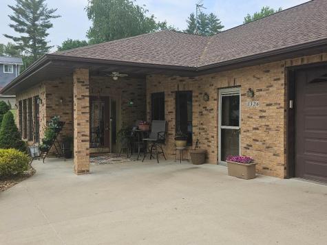 1326 Lakeshore Drive Brooklyn IA 52211