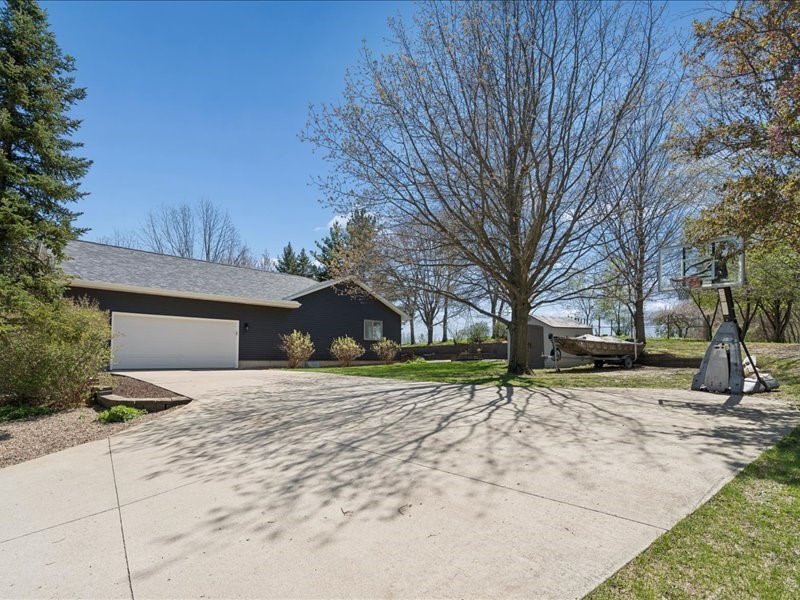 2698 Hidden Valley Trail NE Solon IA 52333