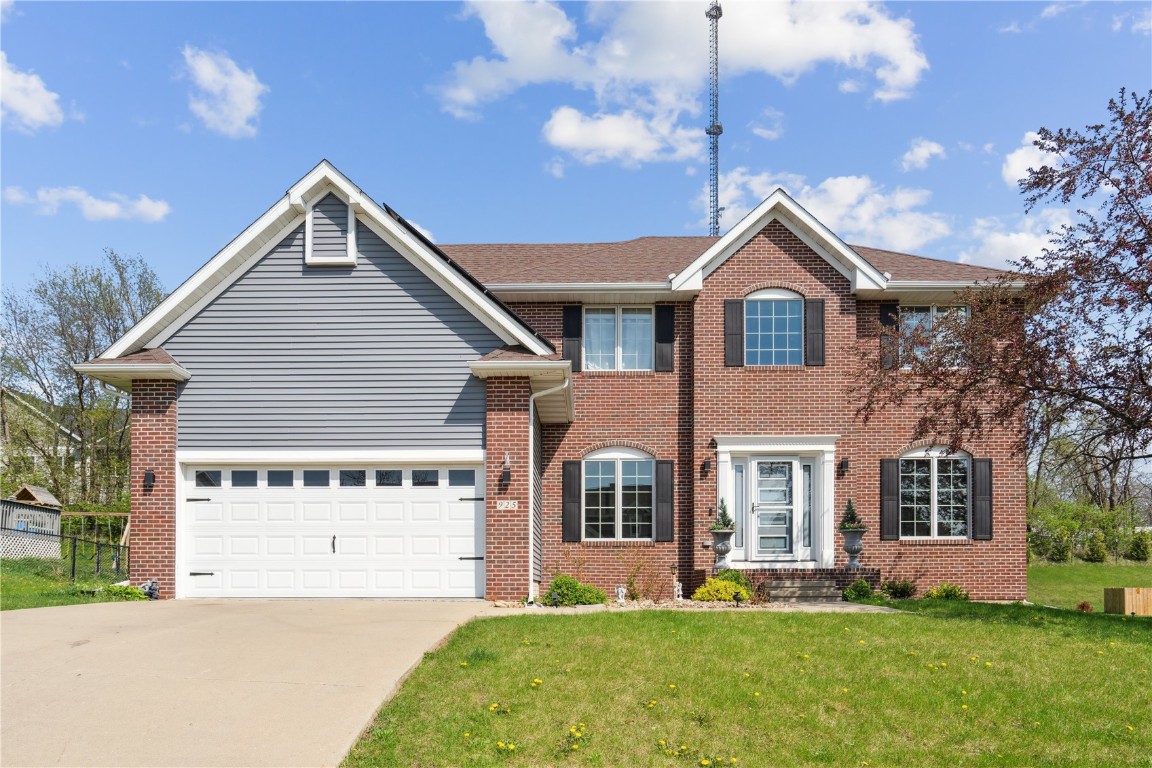 925 Rolling Creek Drive NE Cedar Rapids IA 52402