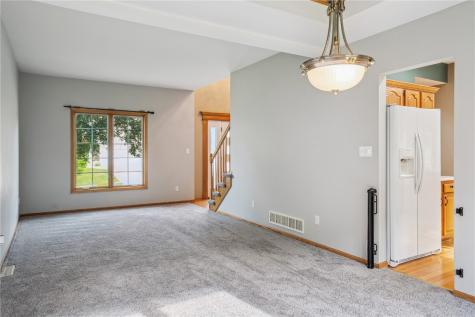 925 Rolling Creek Drive NE Cedar Rapids IA 52402