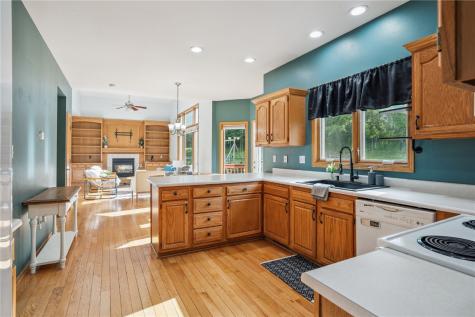 925 Rolling Creek Drive NE Cedar Rapids IA 52402