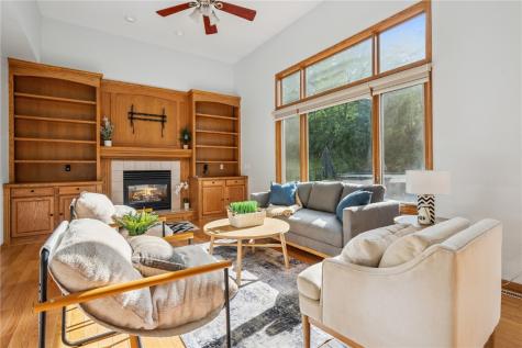 925 Rolling Creek Drive NE Cedar Rapids IA 52402