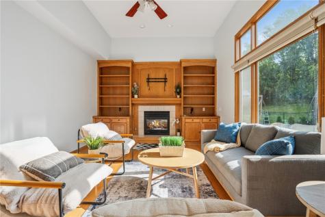 925 Rolling Creek Drive NE Cedar Rapids IA 52402