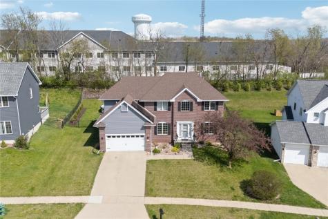 925 Rolling Creek Drive NE Cedar Rapids IA 52402
