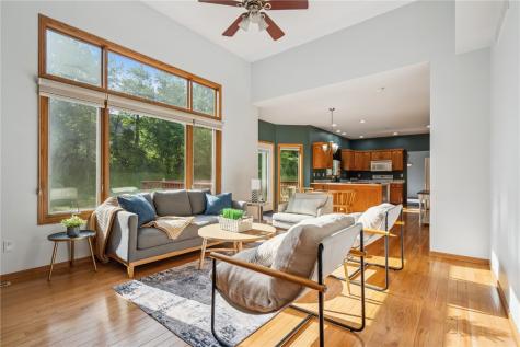 925 Rolling Creek Drive NE Cedar Rapids IA 52402