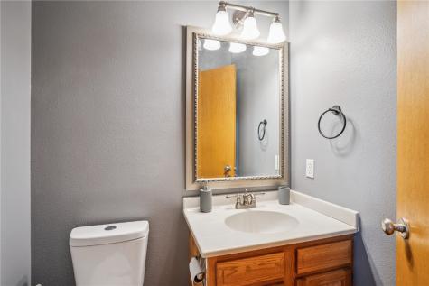 925 Rolling Creek Drive NE Cedar Rapids IA 52402