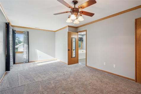 925 Rolling Creek Drive NE Cedar Rapids IA 52402