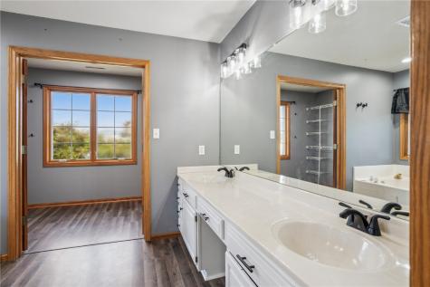 925 Rolling Creek Drive NE Cedar Rapids IA 52402