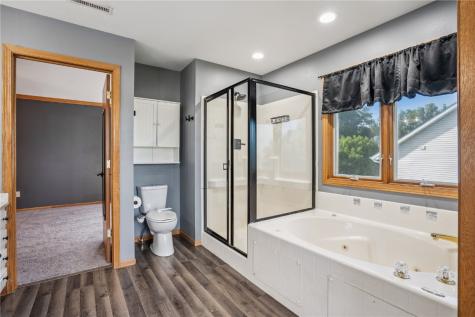 925 Rolling Creek Drive NE Cedar Rapids IA 52402