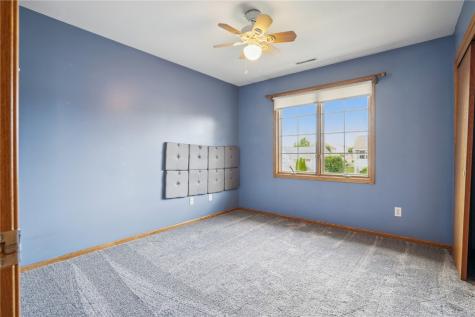 925 Rolling Creek Drive NE Cedar Rapids IA 52402