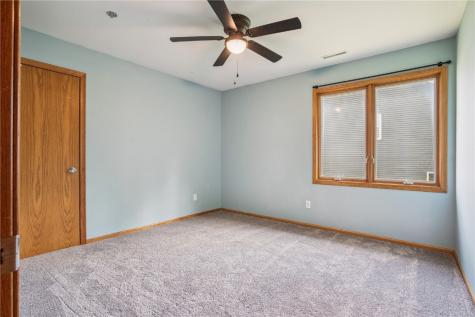 925 Rolling Creek Drive NE Cedar Rapids IA 52402