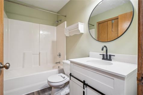 925 Rolling Creek Drive NE Cedar Rapids IA 52402