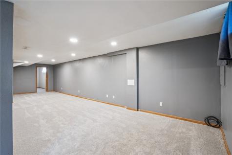 925 Rolling Creek Drive NE Cedar Rapids IA 52402