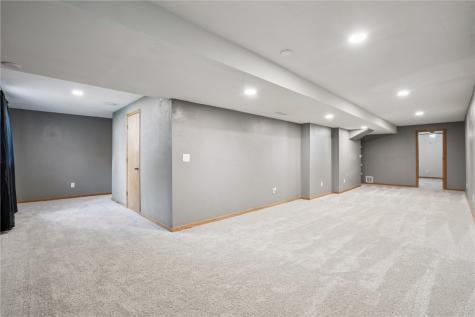 925 Rolling Creek Drive NE Cedar Rapids IA 52402