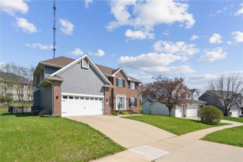 925 Rolling Creek Drive NE Cedar Rapids IA 52402
