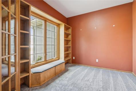 925 Rolling Creek Drive NE Cedar Rapids IA 52402