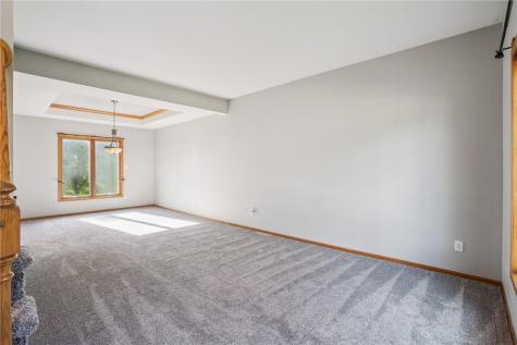 925 Rolling Creek Drive NE Cedar Rapids IA 52402