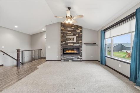 2773 Ridgeview Drive Palo IA 52324